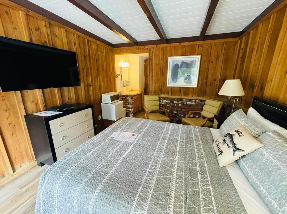 Riverfront Lodging Shady Cove Esterno foto