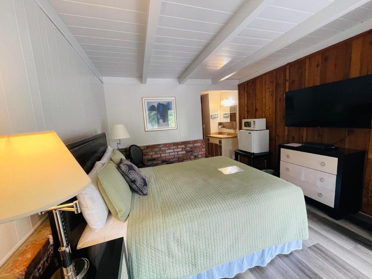Riverfront Lodging Shady Cove Esterno foto