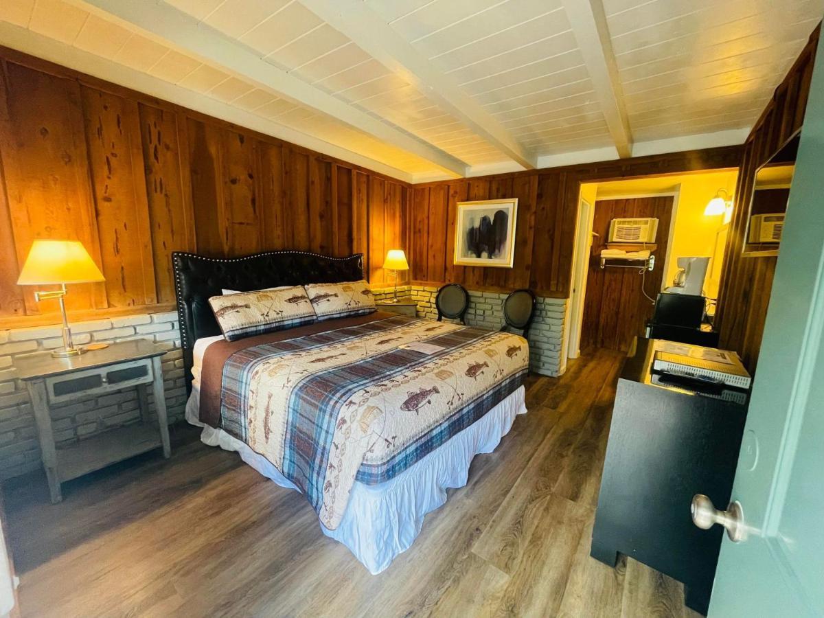 Riverfront Lodging Shady Cove Esterno foto