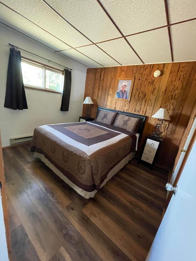 Riverfront Lodging Shady Cove Esterno foto