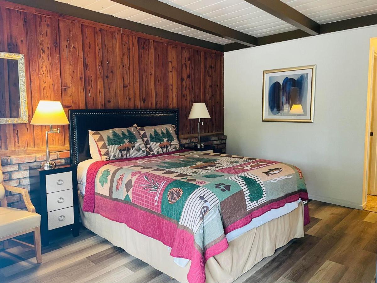 Riverfront Lodging Shady Cove Esterno foto