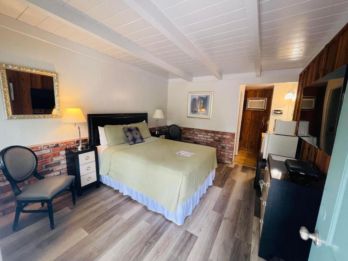 Riverfront Lodging Shady Cove Esterno foto