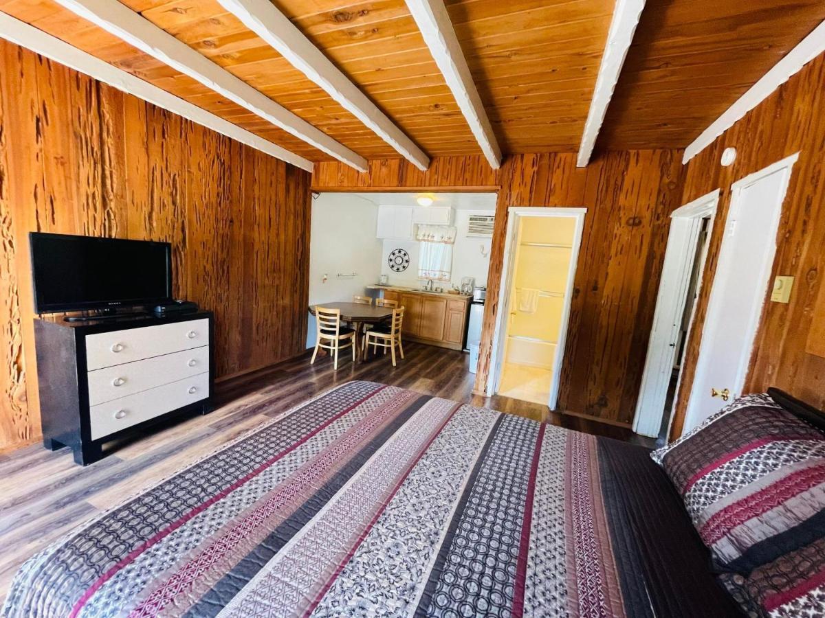 Riverfront Lodging Shady Cove Esterno foto