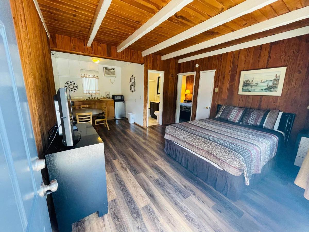 Riverfront Lodging Shady Cove Esterno foto