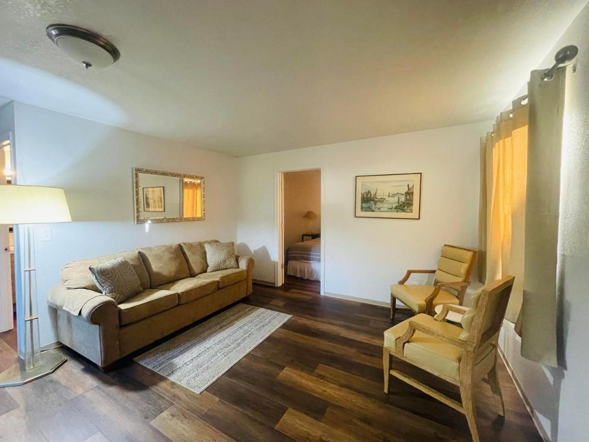 Riverfront Lodging Shady Cove Esterno foto