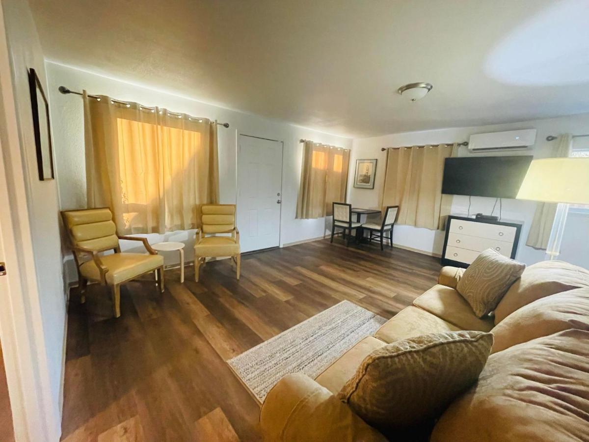 Riverfront Lodging Shady Cove Esterno foto