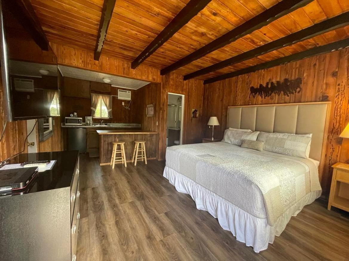 Riverfront Lodging Shady Cove Esterno foto